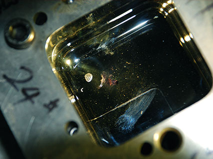 <a href='http://m.jchdsy.com/product/3.htm' class='text_a'>模具激光焊機(jī)</a>修復(fù)鏡面模具效果